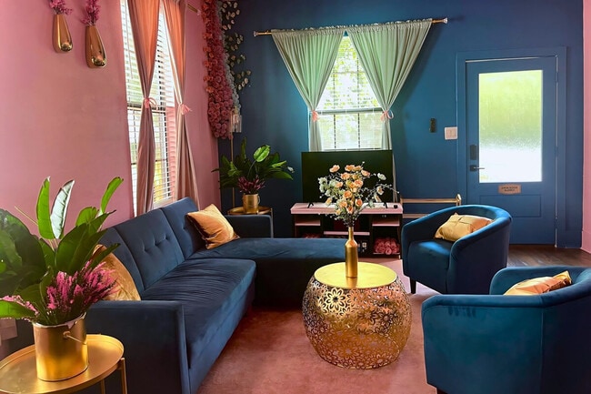 Building Photo - 2705 E 3rd St