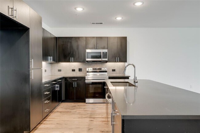 Foto del edificio - 4801 Springdale Rd