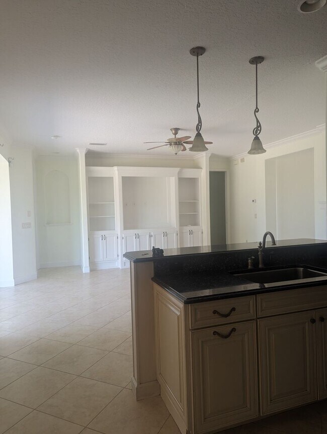 Foto del edificio - Spacious 4 bedroom, 3 bath, Executive Home...