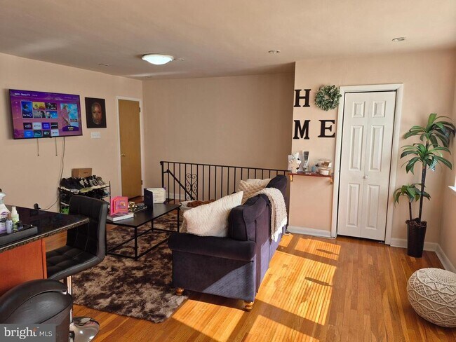 Foto del edificio - 7254 Mansfield Ave