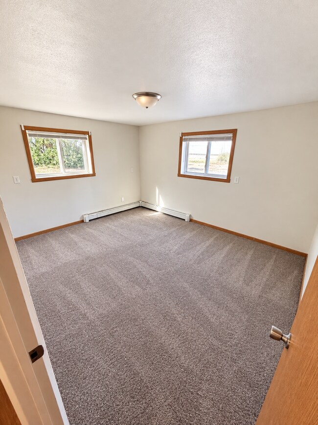 Building Photo - Affordable 2 bedroom apartment available now.