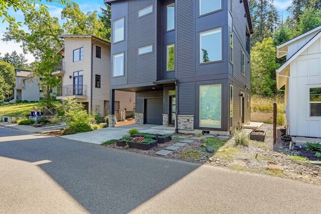 Building Photo - 4 bed, 4 bath Multi-Level Home in Pringle ...