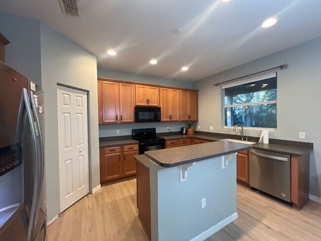 Foto del edificio - Beautiful 3 Bedroom 2 Bathroom Home, with Scenic Backyard View. Ormond Beach in Hunter's Ridge Co...