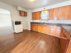 Building Photo - 2139 London Line