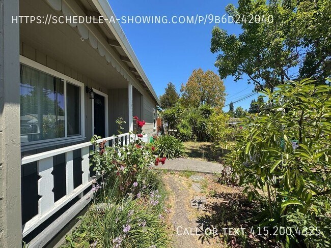 Building Photo - 1023 Corby Ave