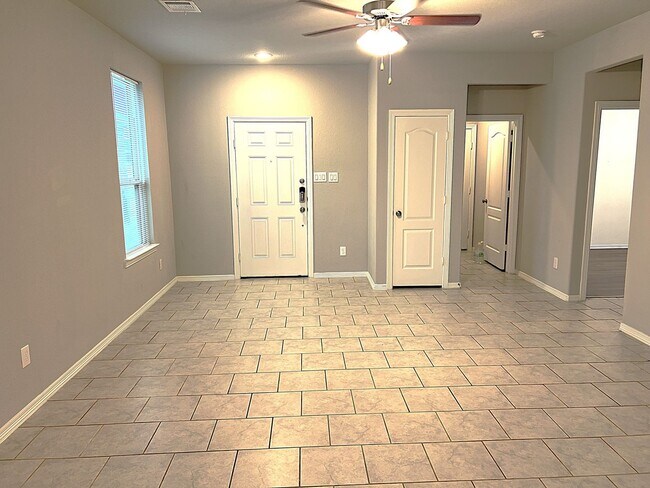 Foto del edificio - Convenient Location Nestled in The Kingwood/Northpark Area