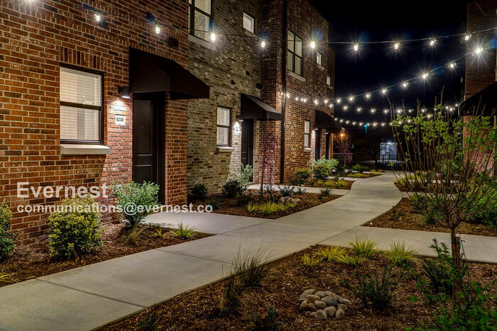 Foto principal - 523 E B St