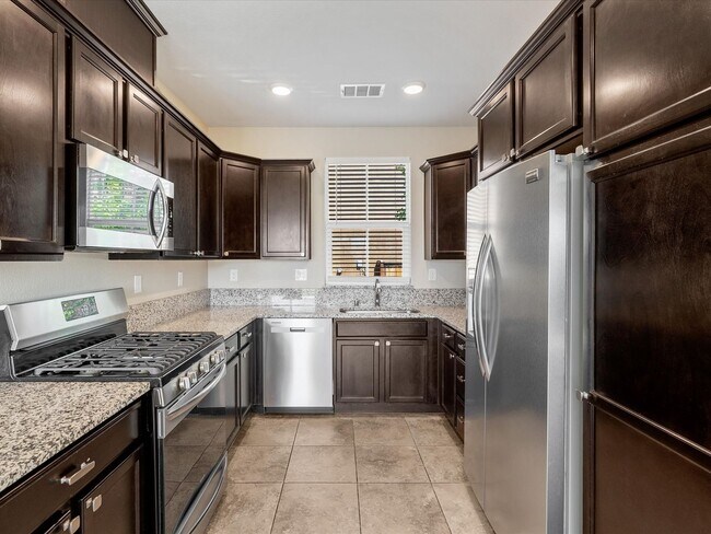 Foto del edificio - The Juniper - Beautiful 3 Bedroom, 2.5 Bat...