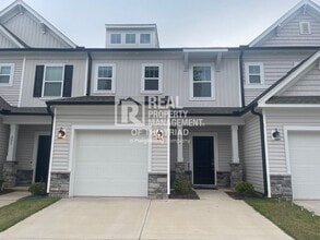 Building Photo - 207 Solacium Ln