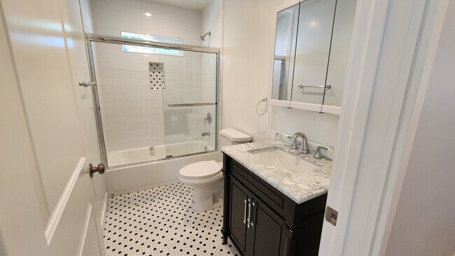 Building Photo - 1692 University Dr