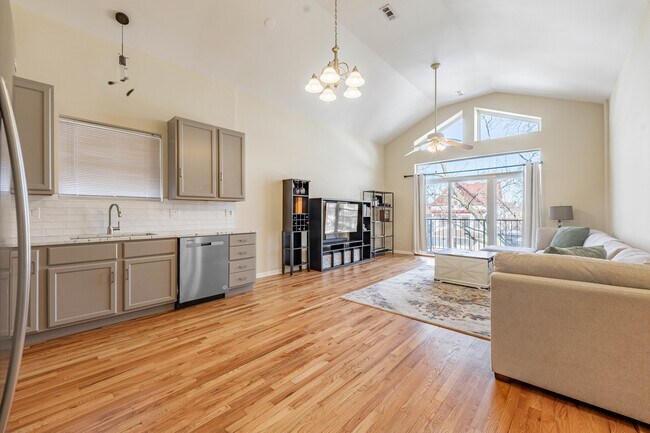 Foto del edificio - 5933 W Huron St