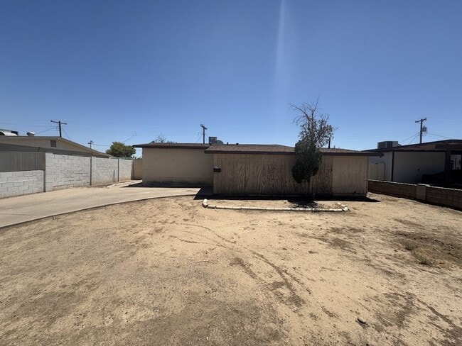 Foto del edificio - 7747 W Weldon Ave