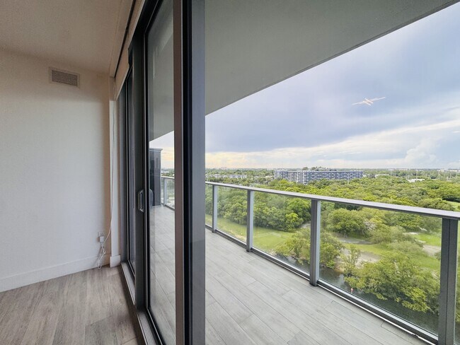 Foto del edificio - 16385 Biscayne Blvd