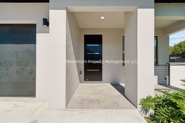 Foto del edificio - 6401 S Richard Ave