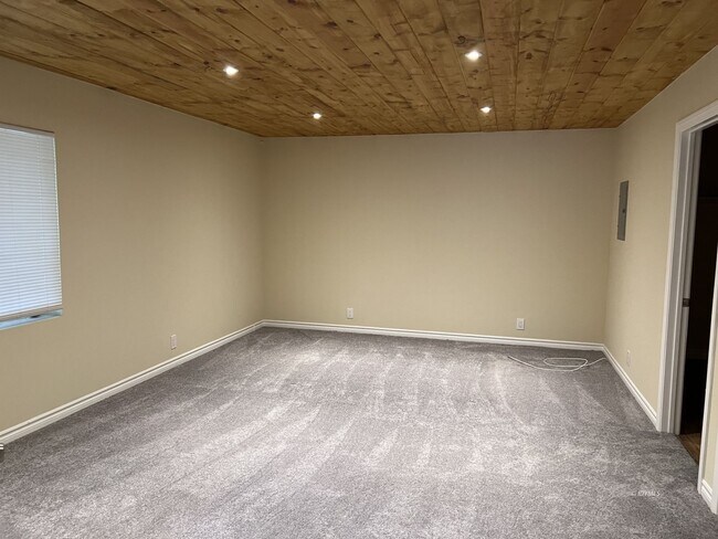 Foto del edificio - Walk to town 1 Bedroom Apartment