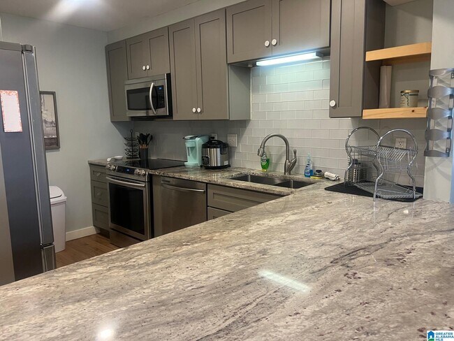 Foto del edificio - 2455 Arlington Crescent