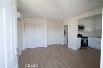 Building Photo - 2255 N Catalina St