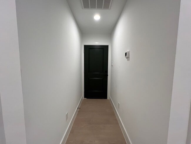 Photo - 4414 Elmwood St Apartment