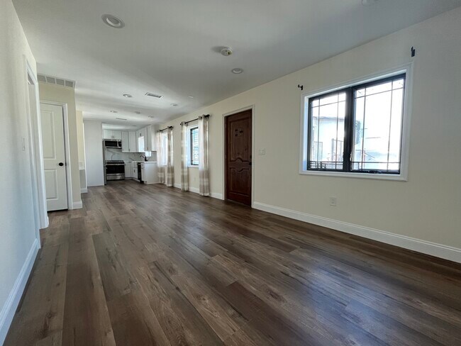 Dining & Living Room - 318 Roycroft Ave