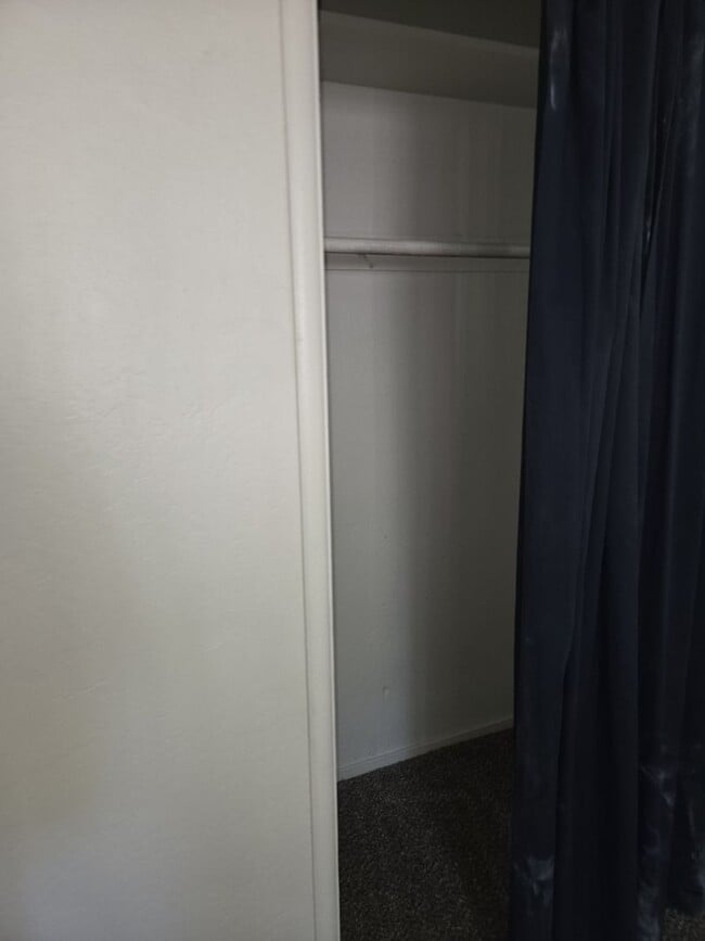 Building Photo - unfurnished two bedroom house