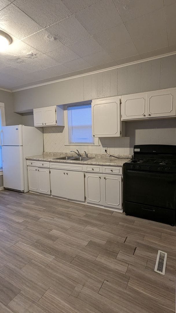 Building Photo - East Moline 3 Bedroom 2 Bathroom