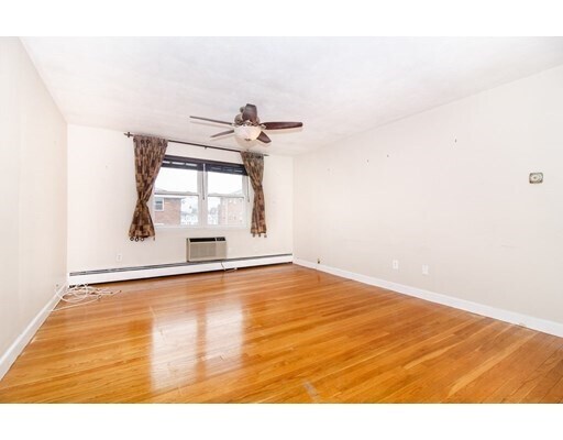 Foto del edificio - 35 Montvale Ave