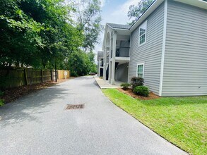 Building Photo - 810 Baytree Rd