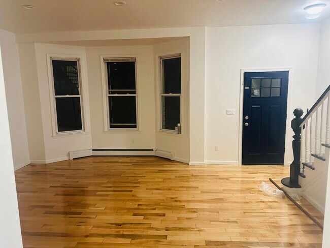 Foto del edificio - 631 Van Duzer St