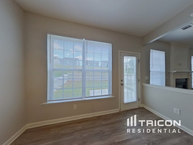 Building Photo - 301 Minitree Ln