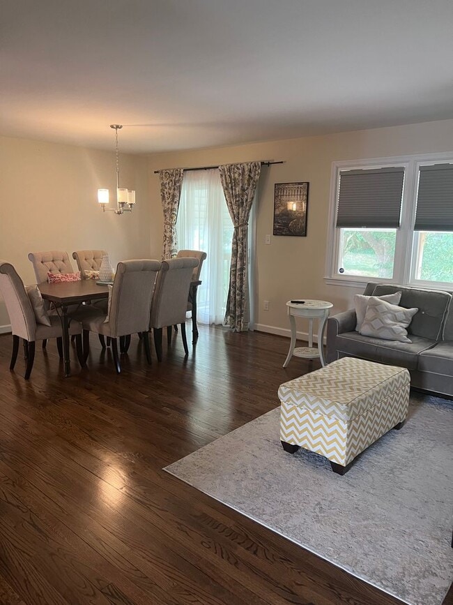Building Photo - Charming 3Bed/3Bath SFH in Nottingham