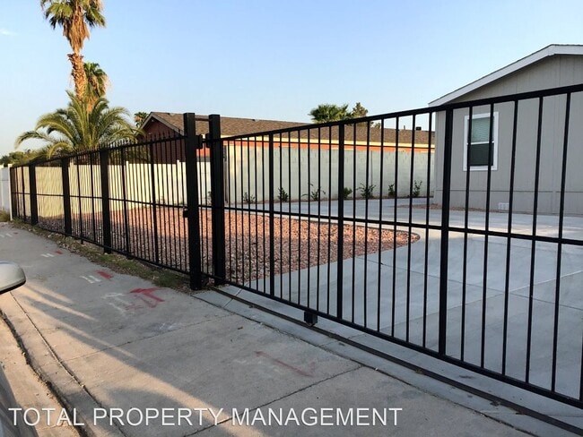 Building Photo - 4 br, 2 bath House - 4866 Fuentes Cir.