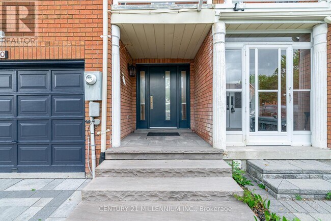 Building Photo - 30 Queensmill Ct