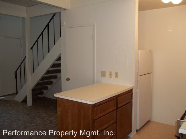 Building Photo - 6088 N Fresno St
