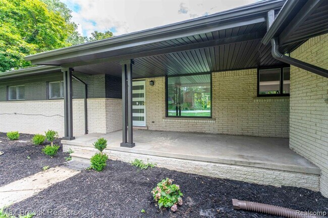 Foto del edificio - 7011 White Pine Dr