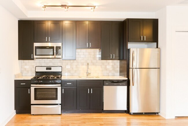 Foto del edificio - 2211 W Eastwood Ave