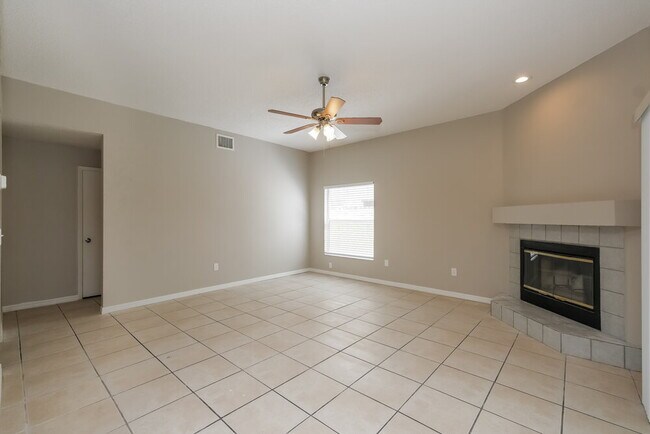 Foto del edificio - 13423 Beechberry Dr