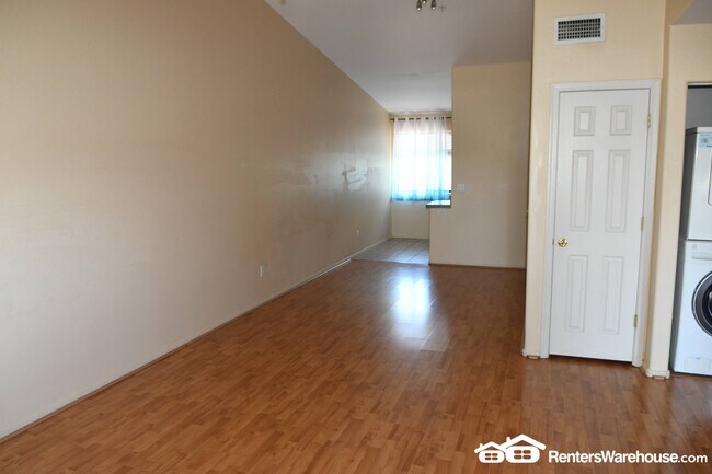 Building Photo - 3301 E Earll Dr