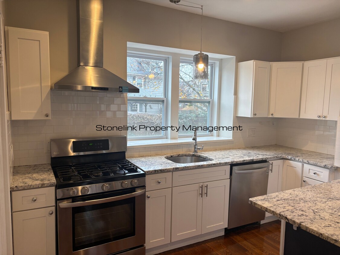 Foto principal - 108-110 Narragansett Street