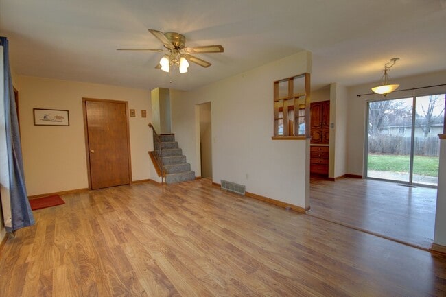 Building Photo - 5 bedroom home