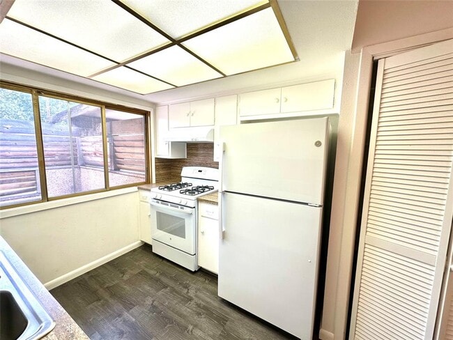 Building Photo - 5808 Nassau Dr