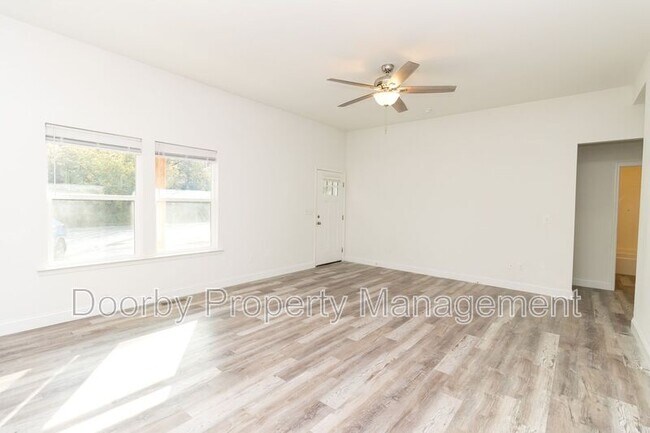 Foto del edificio - 1213 N Chamberlain Ave