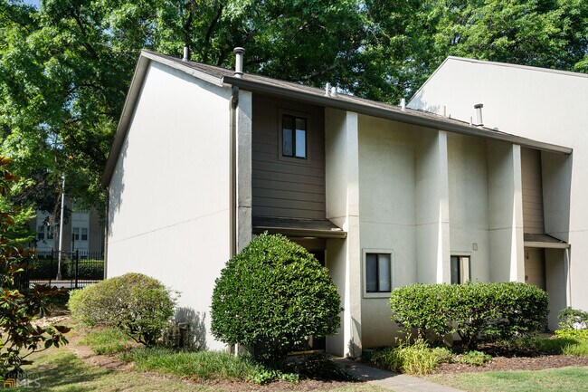 Building Photo - 20 Finch Trail NE