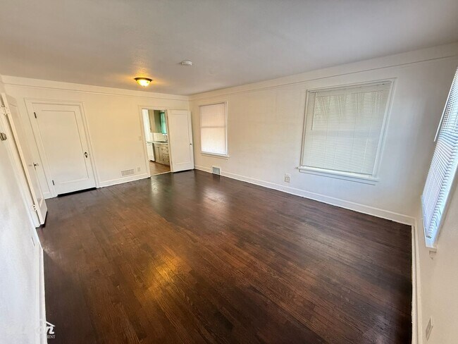 Foto del edificio - 1522 Browne Ave