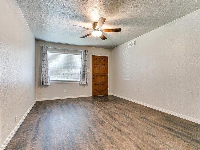 Foto del edificio - 113 E Ridge Rd