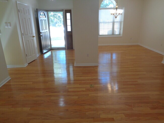 Foto del edificio - 3604 Woods Edge Rd