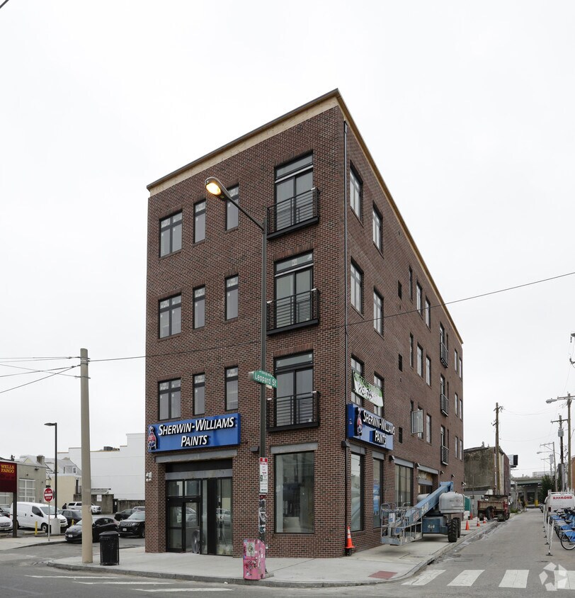Primary Photo - 18-20 W Girard Ave