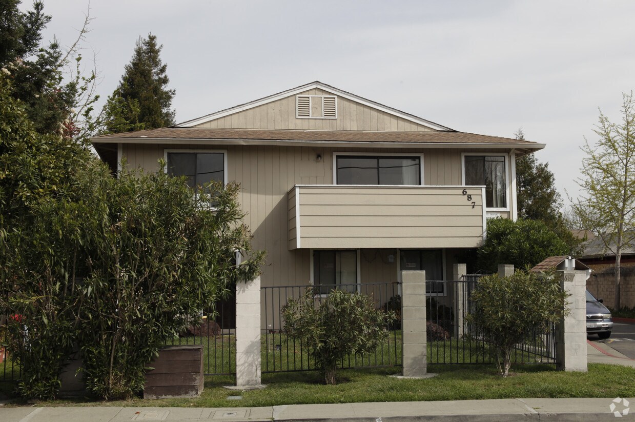 Building Photo - 687 Schafer Rd