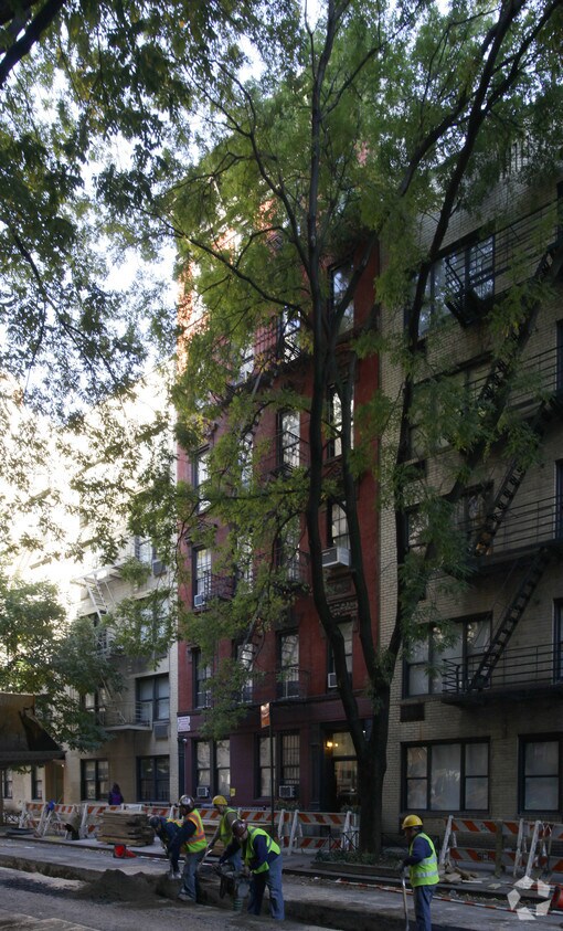 Foto del edificio - 233 E 80th St