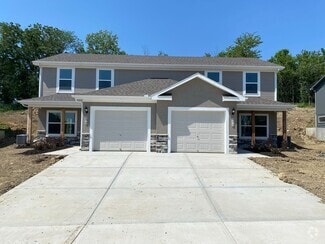 Building Photo - 811 Pampas St
