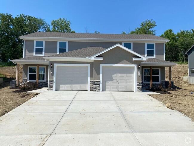 Building Photo - 811 Pampas St